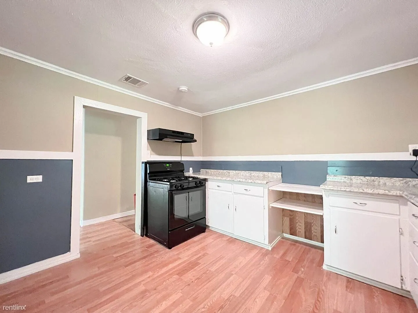 3 Bed, 1 Bath Home with Large Fenced Yard | $1,350/Month — Photo 4