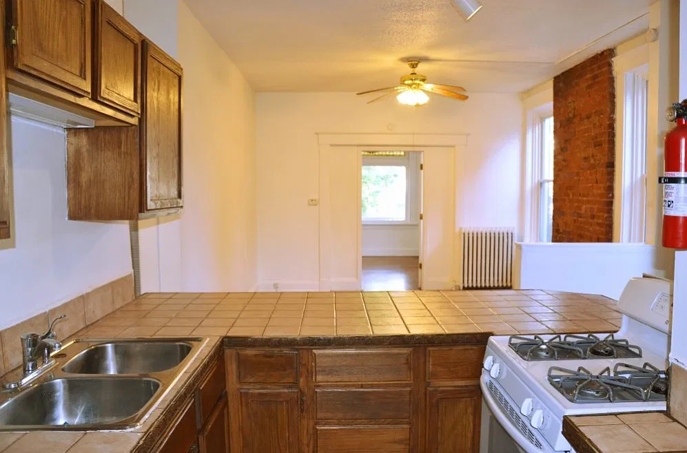 3 bed, 1200 sqft, $2,295 — Photo 4