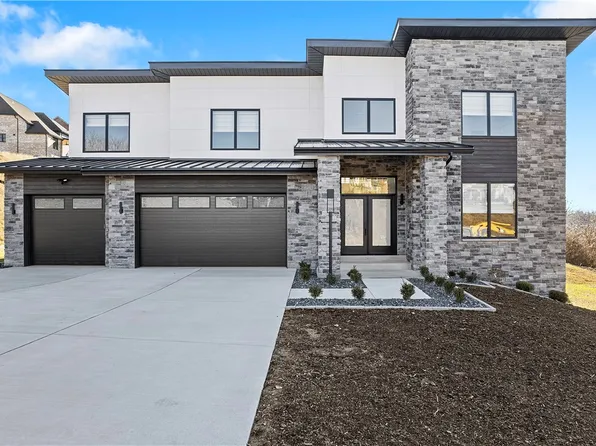 1092 Skyline Dr, Canonsburg, PA 15317