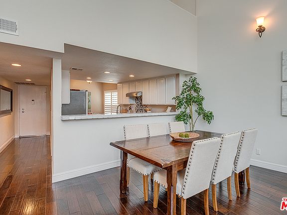 3rd image of 4242 Stansbury Ave Unit 304