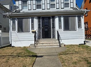 18907 Quencer Rd, Saint Albans, NY 11412