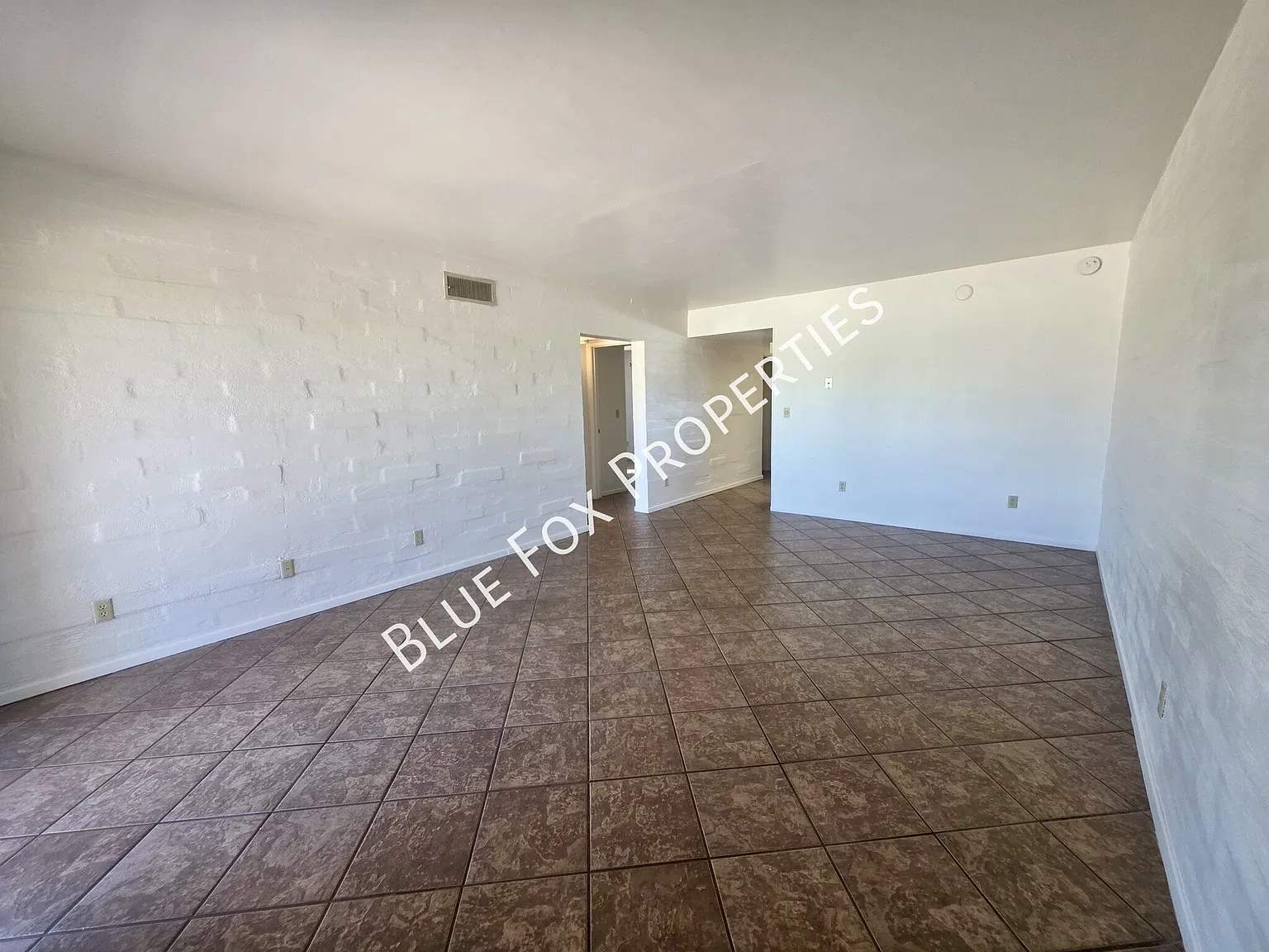 Charming 2-Bedroom Condo in a Convenient Central Location — Photo 3