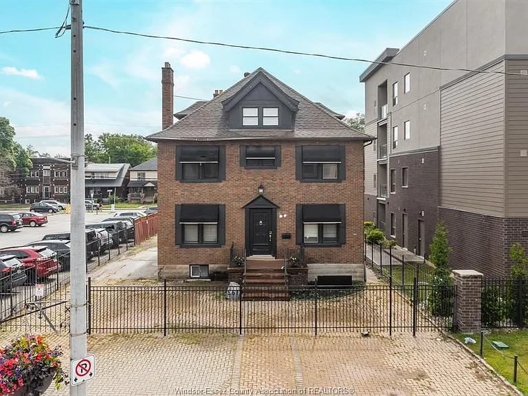 961 Ouellette Ave #2 — Photo 37