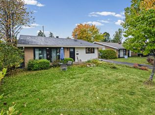 1174 Maybank St, Ottawa, ON K2C2W6