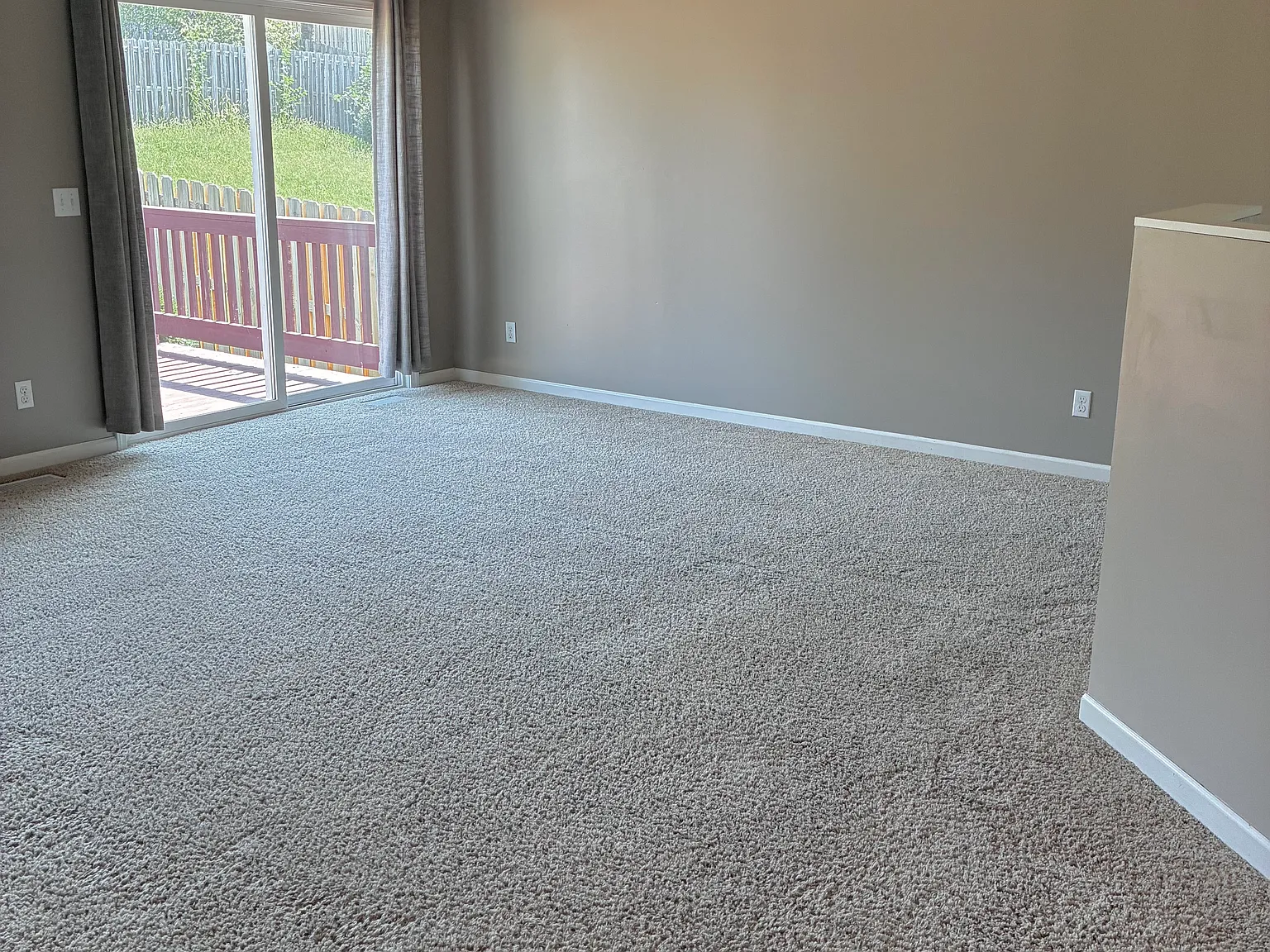 3 bed, 2.5 bath, 1543 sqft, $2,100 — Photo 4
