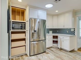 1817 Guilford Ln, Nichols Hills, OK 73120