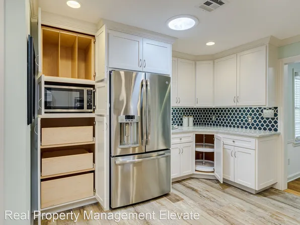 1817 Guilford Ln, Nichols Hills, OK 73120