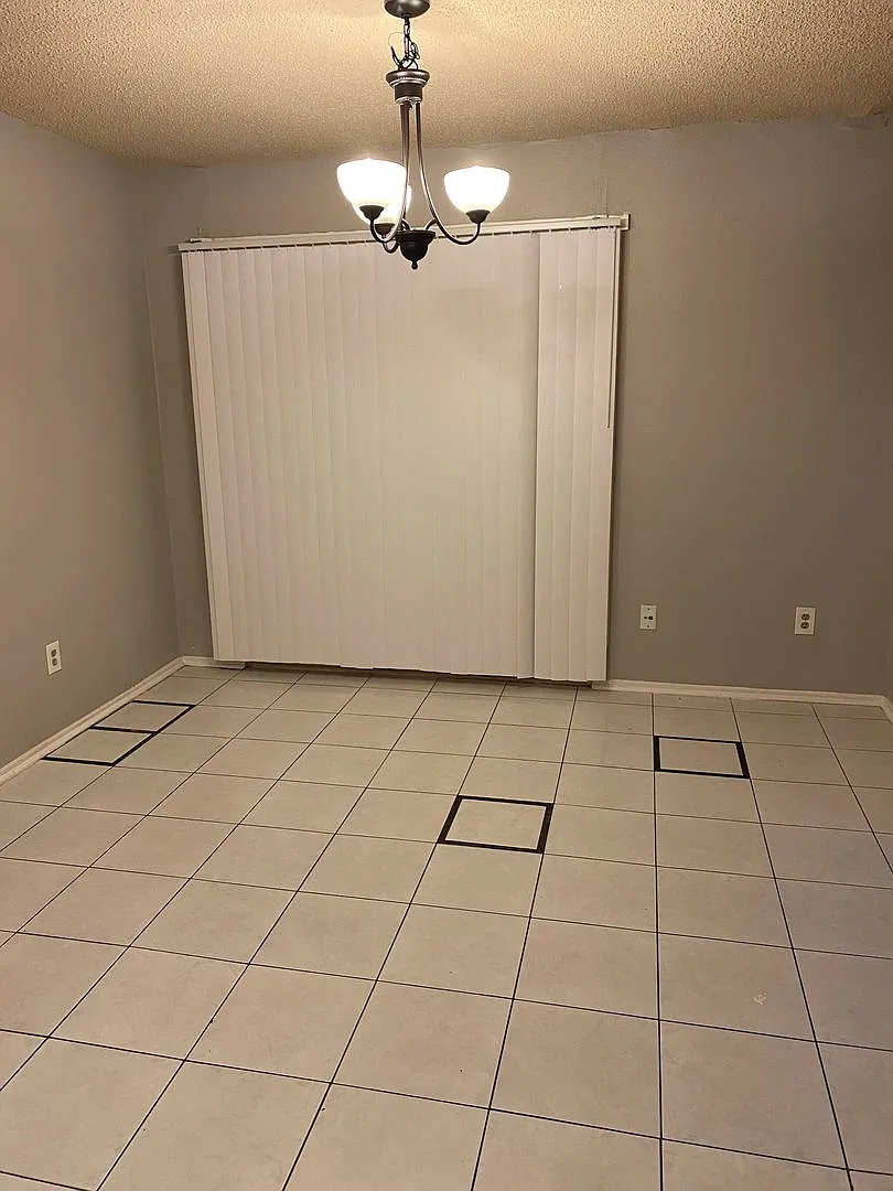3 Bedroom 2.5 Bathroom Townhome — Photo 3