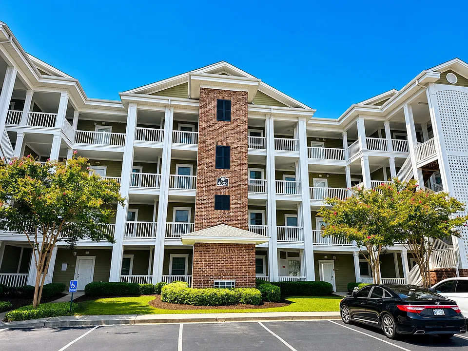 4823 Magnolia Lake Dr #101