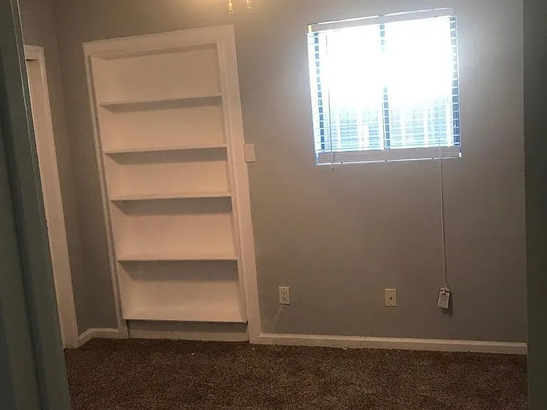 916 Mammoth Ave — Photo 4