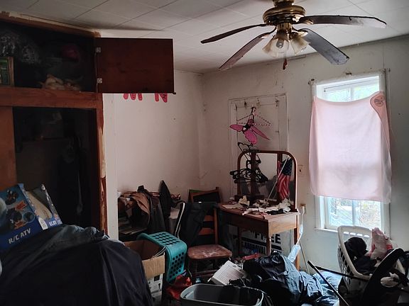 4th image of 807 NE 10th St