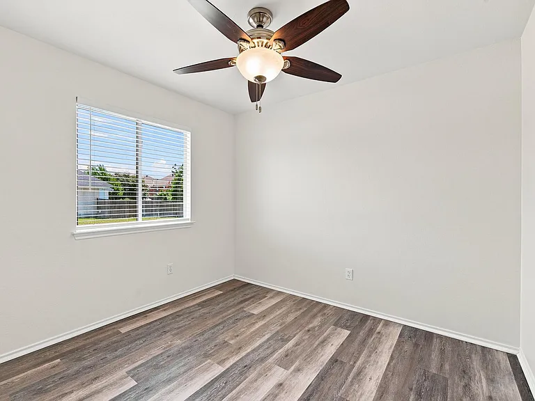 4330 Spring Garden Dr — Photo 7