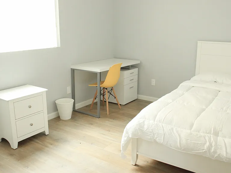 1259 W 36th Pl — Photo 34