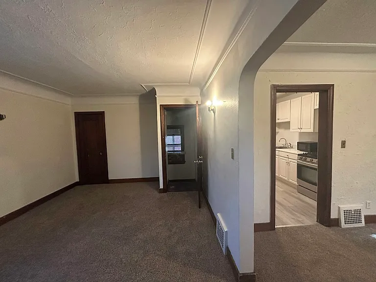 4401 Buckingham Ave #2 — Photo 4