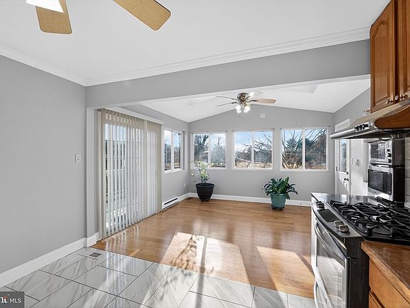 5th image of 213 Stanlake Rd