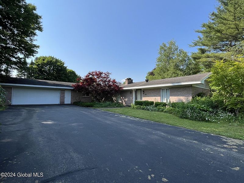 2nd image of 141 Fon Clair Terrace