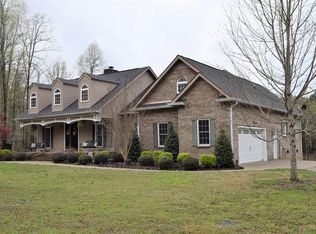 1225 Estero Ln, Mc Ewen, TN 37101