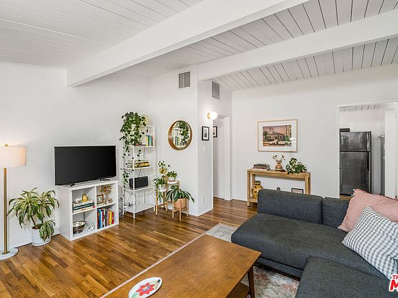 3rd image of 8401 Matilija Ave