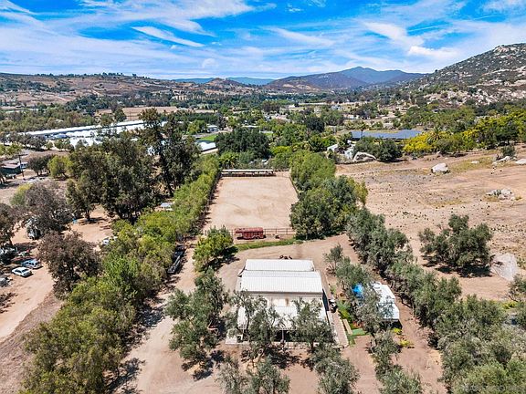 2nd image of 1485 Santa Fe Hills Dr