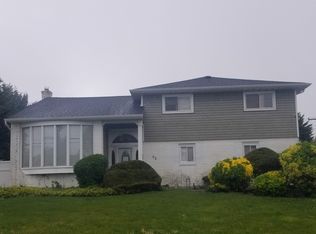 93 Kings Walk, Massapequa Park, NY 11762