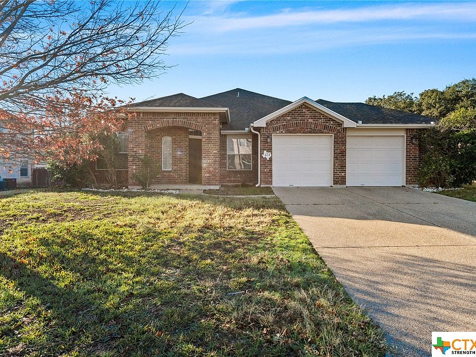 1st image of 424 Wrought Iron Dr