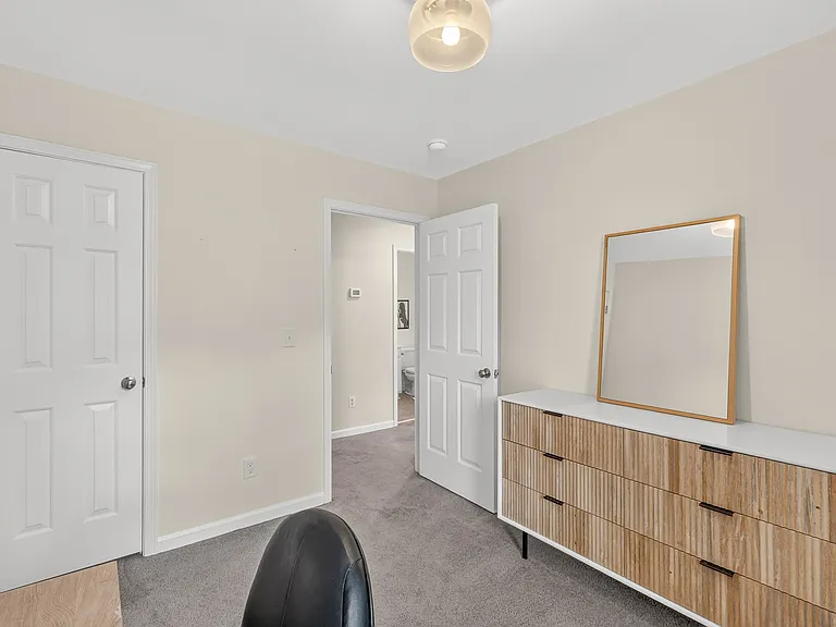 131 Carriage Ct — Photo 15