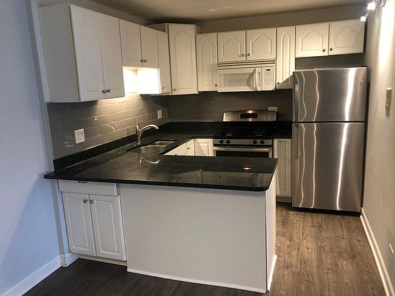 2nd image of 5S070 Pebblewood Ln APT H3