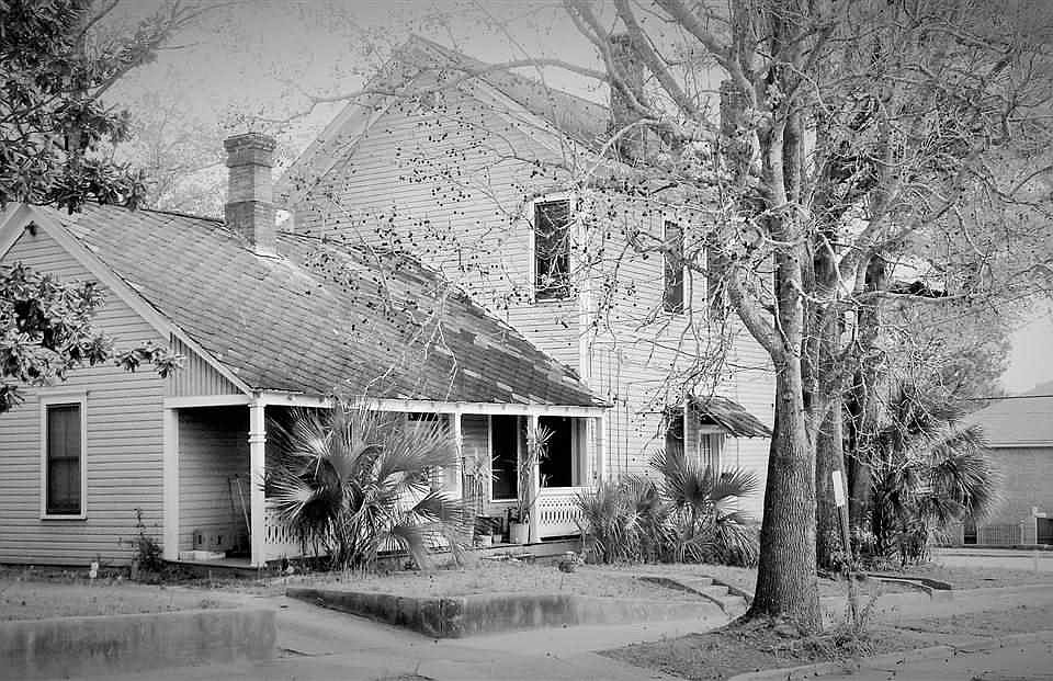 1st image of 901 N Palafox St