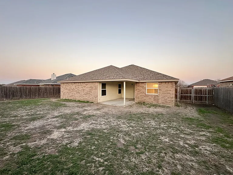 2403 Lavender Ln — Photo 44