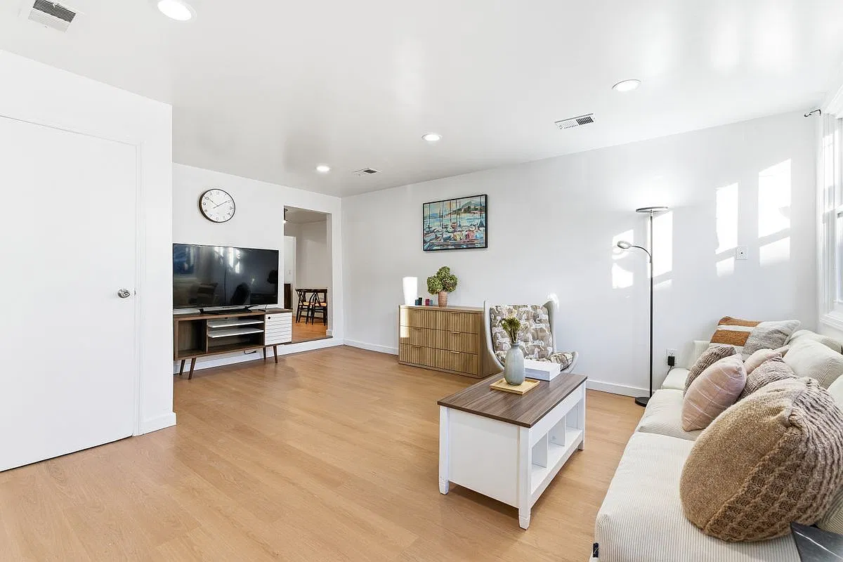 210 Hamilton St — Photo 1