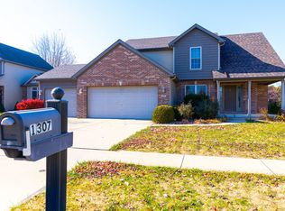 1307 Longford Ln, Bloomington, IL 61704