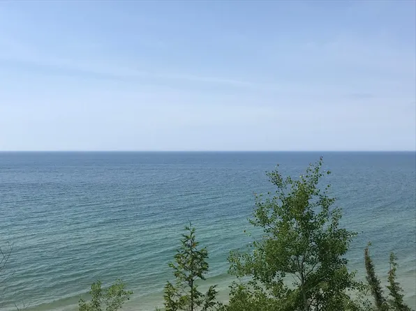 Deer Ridge Dr, Manistee, MI 49660