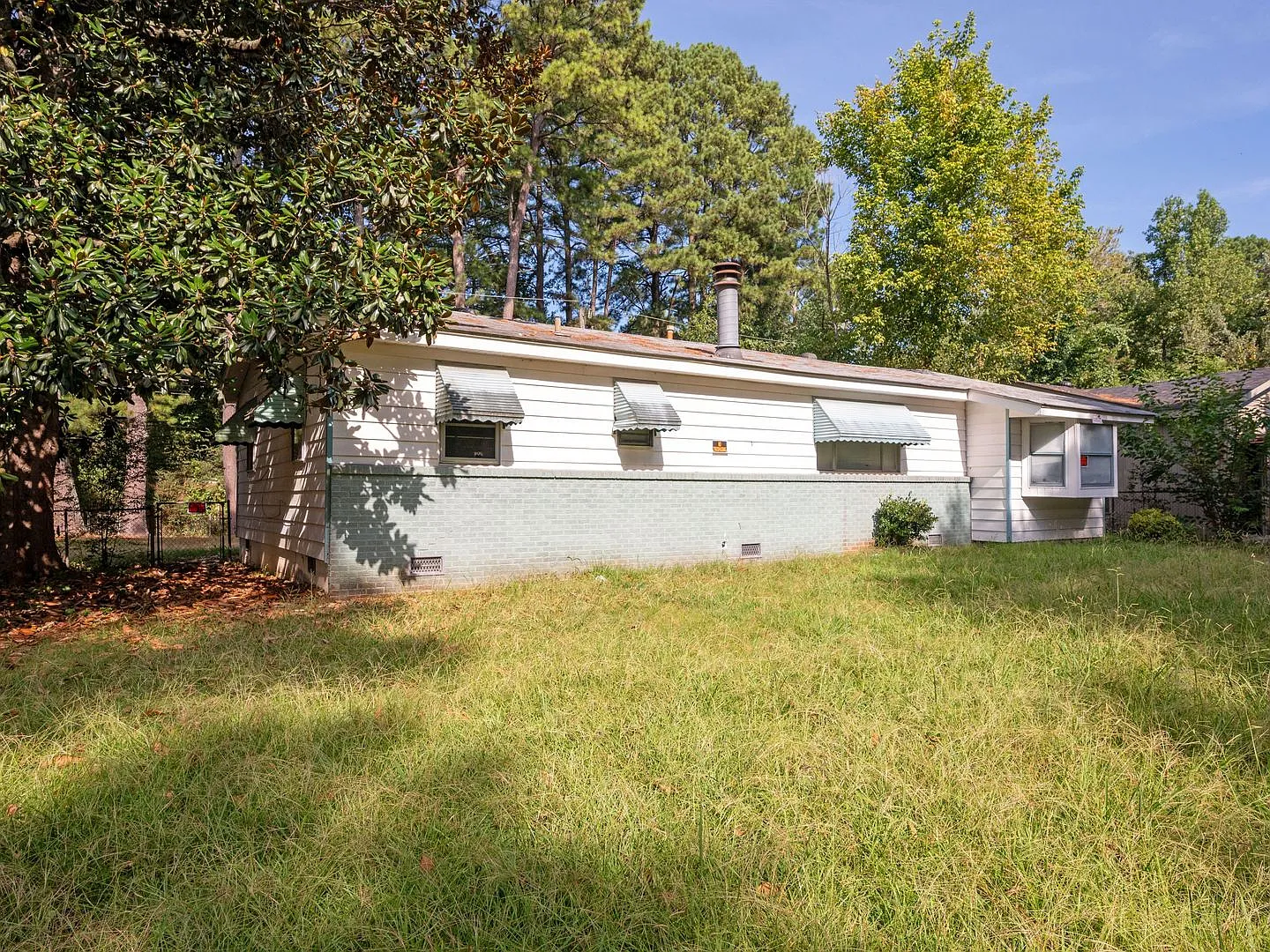 200 Laurel Street — Photo 3