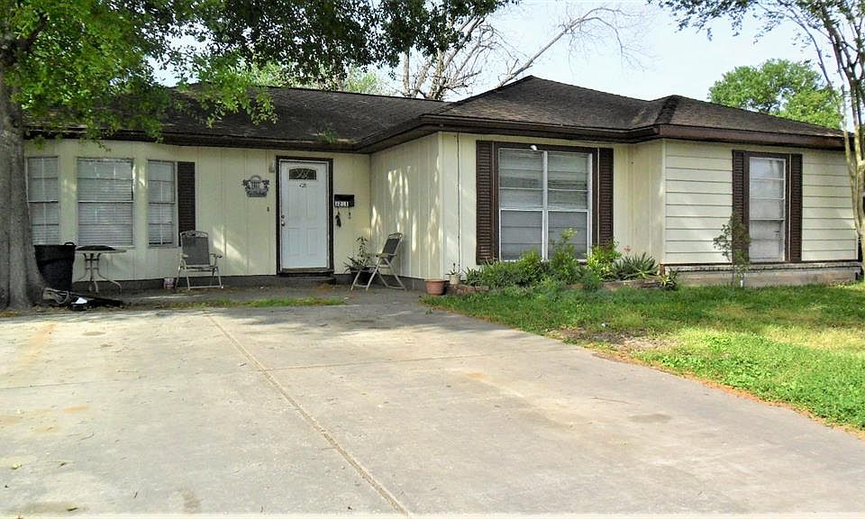 1st image of 3211 Chestershire Dr