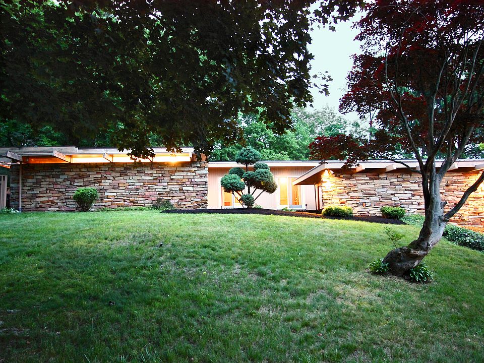 1st image of 548 Bastogne Dr