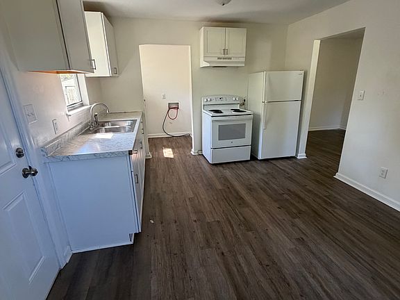 5th image of 126 Augusta Ave