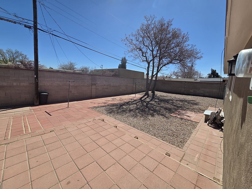 2nd image of 848 Hidalgo Cir NW