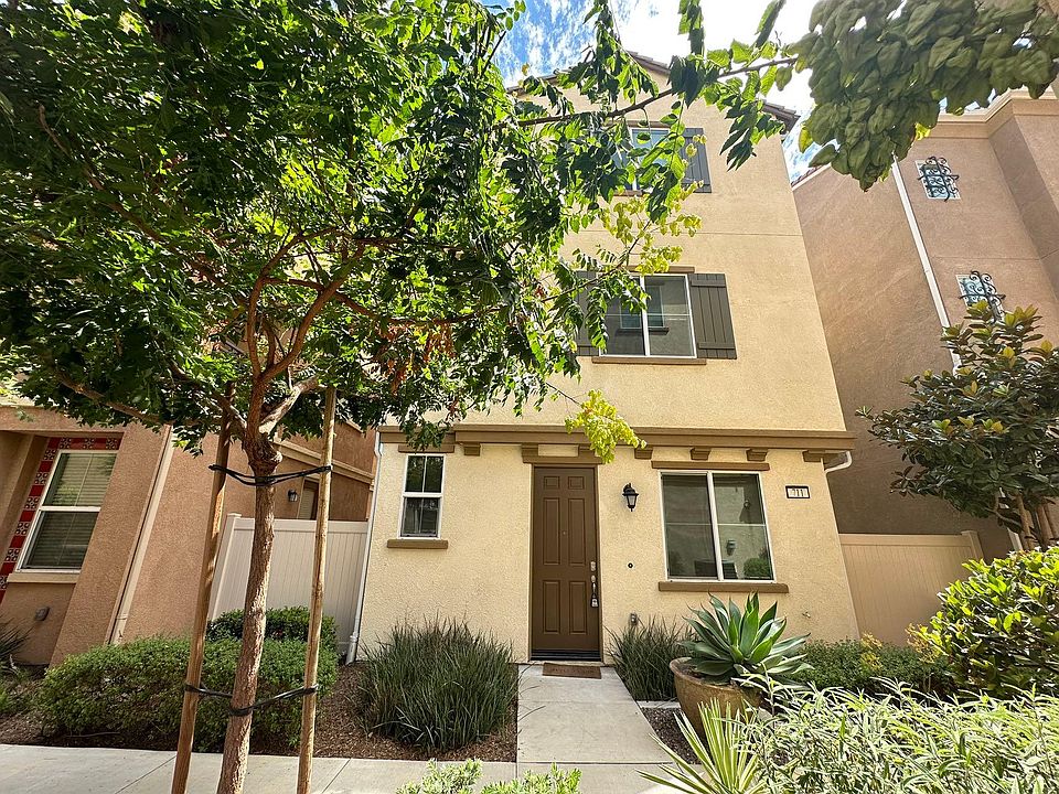 1st image of 711 Banyan Way