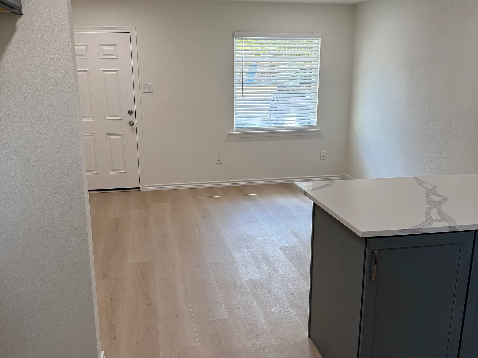 3 bed, 1100 sqft, $1,950 — Photo 2