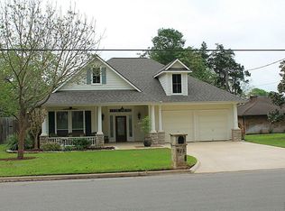 925 S Holland St, Bellville, TX 77418