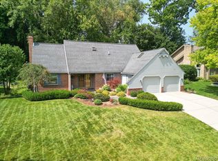 794 River Bend Dr, Rochester Hills, MI