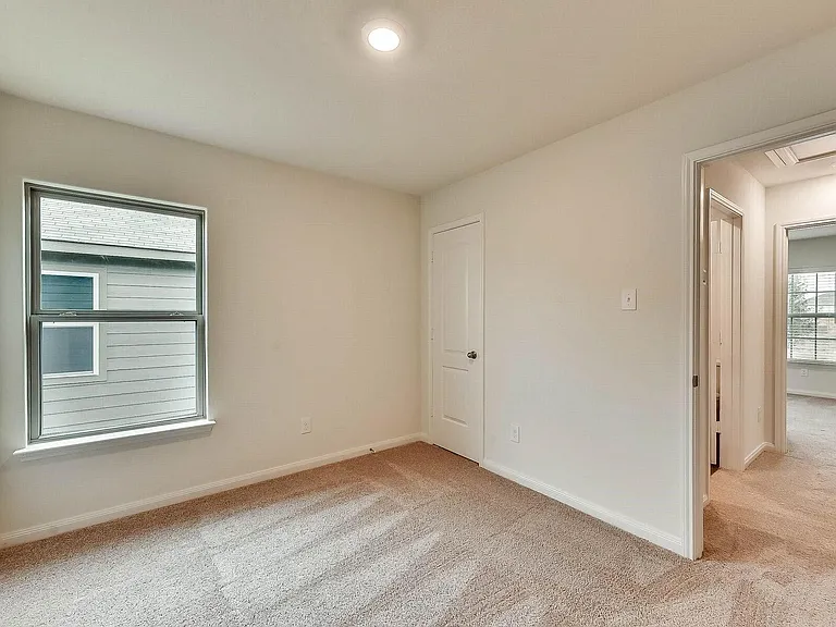 207 Liberty Ln — Photo 13