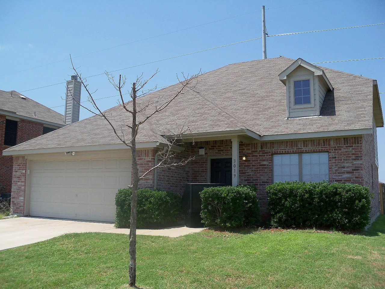 4 bed, 2.5 bath, 2554 sqft, $2,425 — Photo 1