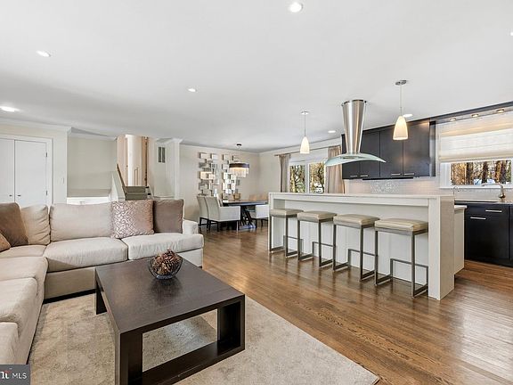 2nd image of 3 Shannon Ct