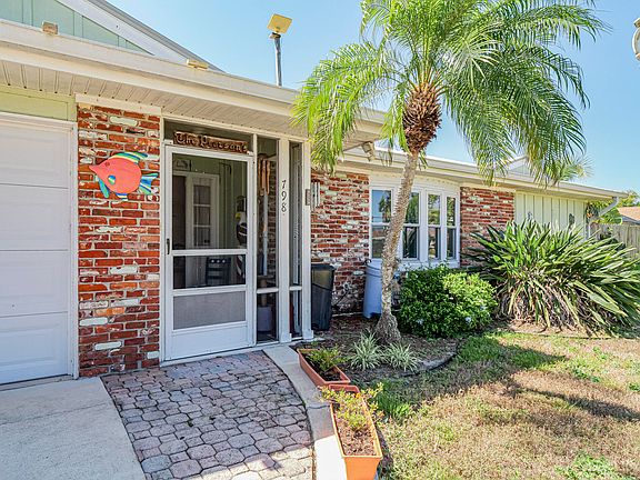 3rd image of 798 SE Polynesian Avenue