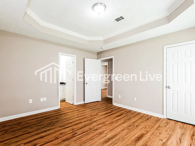821 Willoway Cv E — Photo 8
