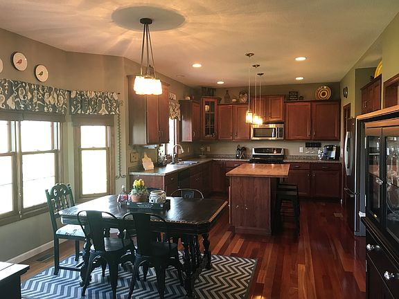 Huge eat in kitchen