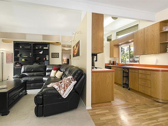 5th image of 14305 NE 72nd St