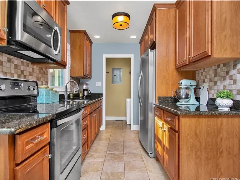 1021 Belmont Ave — Photo 23