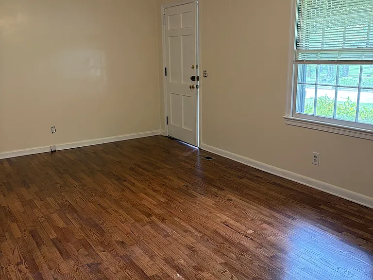 710 Longview St — Photo 7